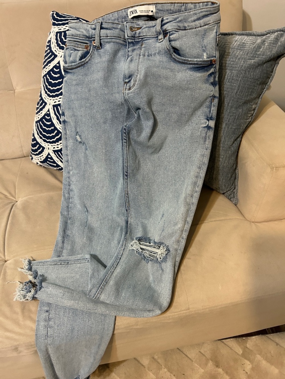 Zara Light Wash Skinny Jeans with Distressed Knees